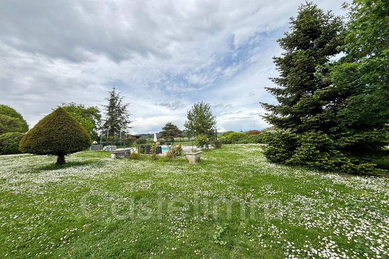 Maison - 370 m² - 10 pièces