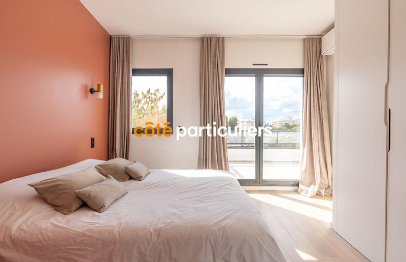 Maison - 235 m² - 8 pièces