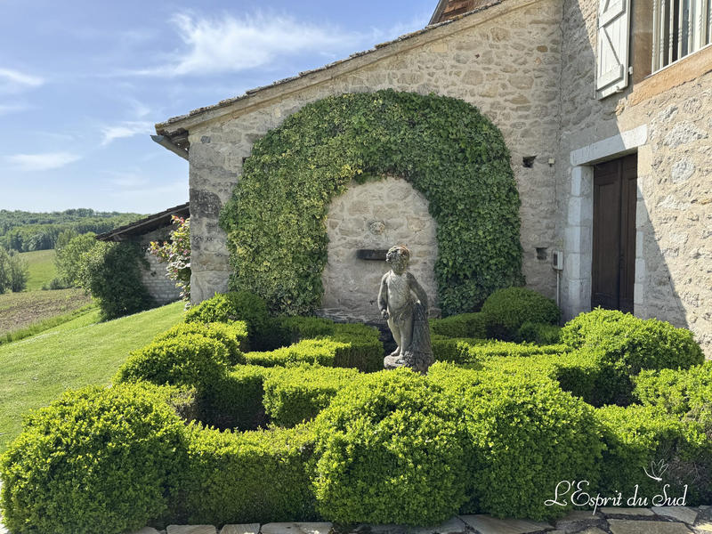 Maison - 750 m² - 21 pièces