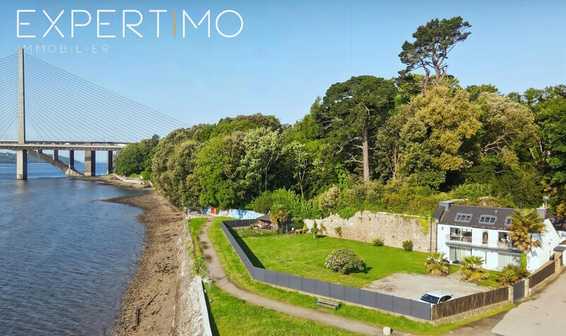 Maison - 280 m² - 9 pièces