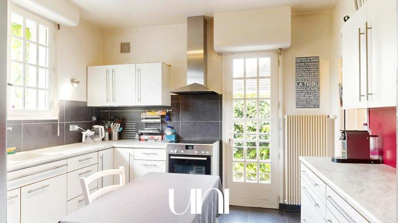 Maison - 270 m² - 8 pièces