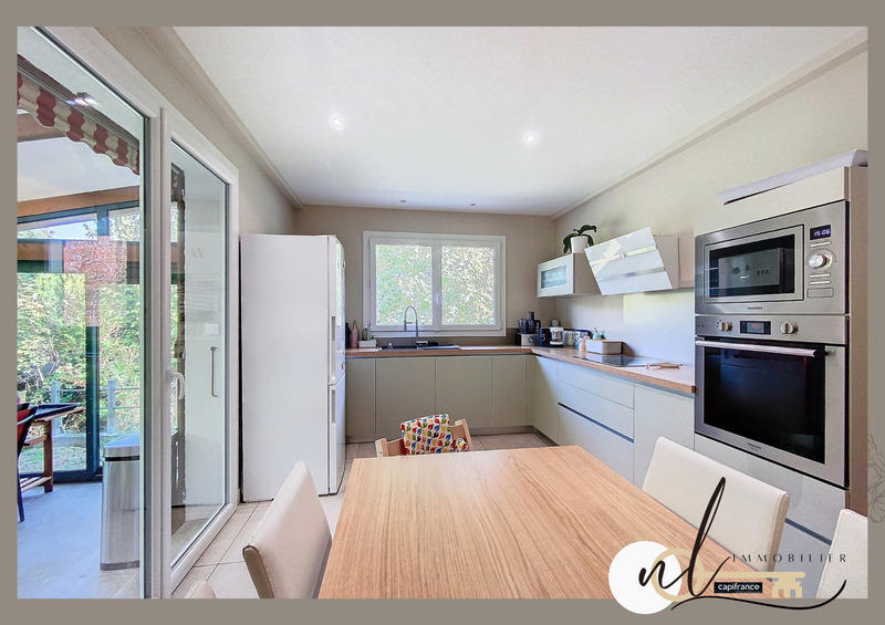 Maison - 200 m² - 8 pièces