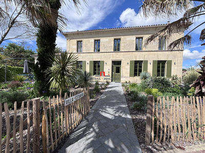 Maison - 300 m² - 11 pièces