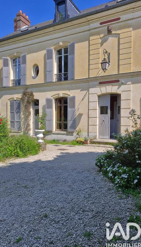 Maison - 280 m² - 9 pièces