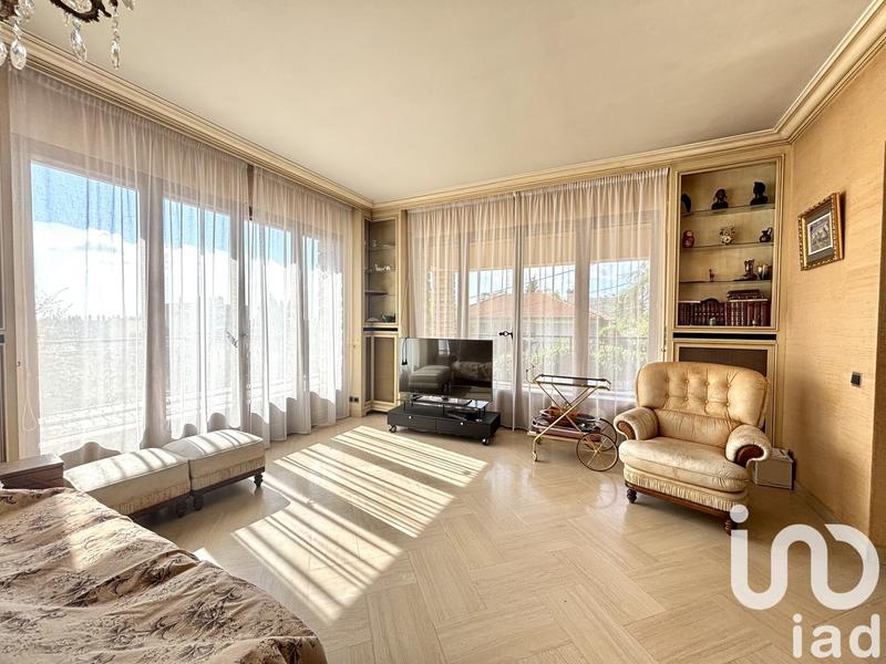 Maison - 300 m² - 7 pièces