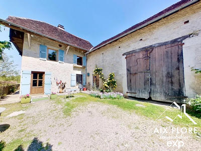 Maison traditionnelle - 248 m² - 7 pièces