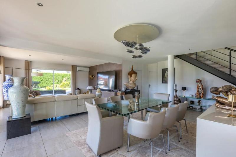 Maison - 176 m² - 5 pièces