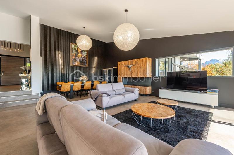 Villa - 300 m² - 7 pièces