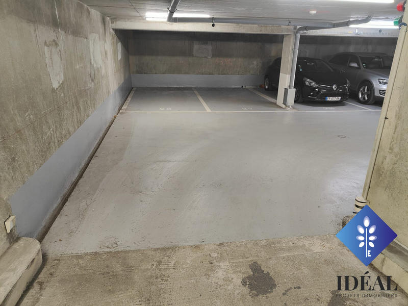 Parking / Garage - 13 m²