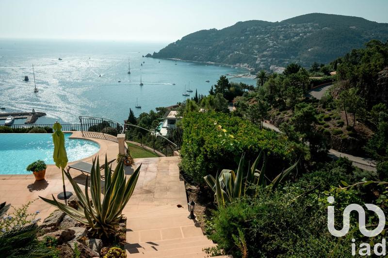 Maison - 250 m² - 7 pièces