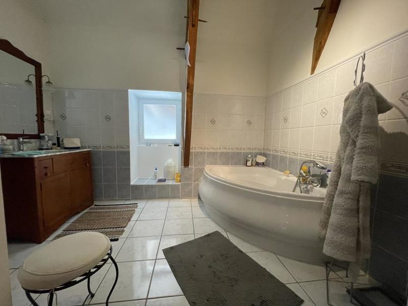 Propriété - 162 m² - 6 pièces