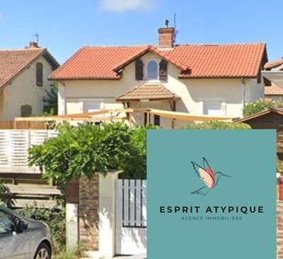 Maison traditionnelle - 74 m² - 9 pièces