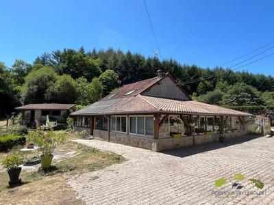 Propriété - 162 m² - 8 pièces