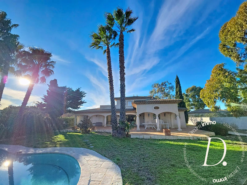 Villa - 270 m² - 8 pièces