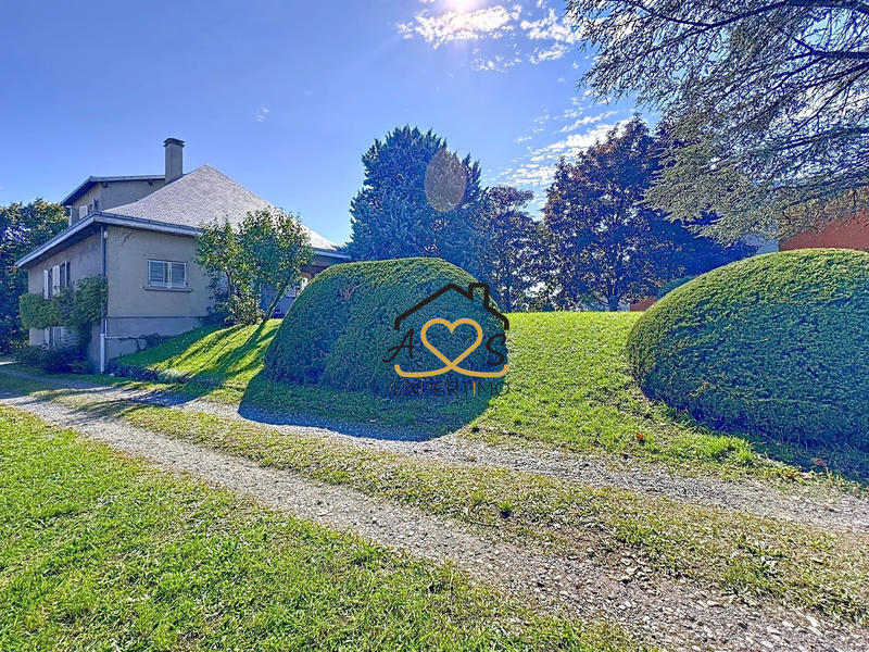 Maison - 240 m² - 11 pièces