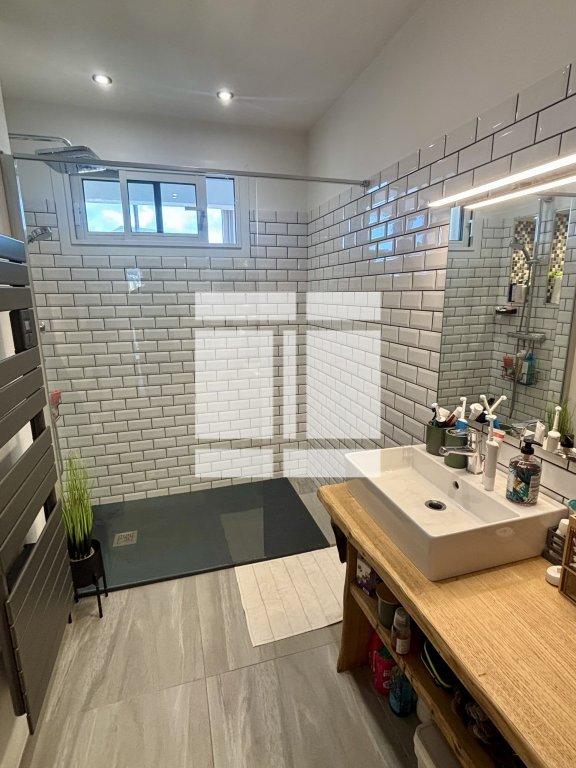 Appartement - 82 m² - 3 pièces