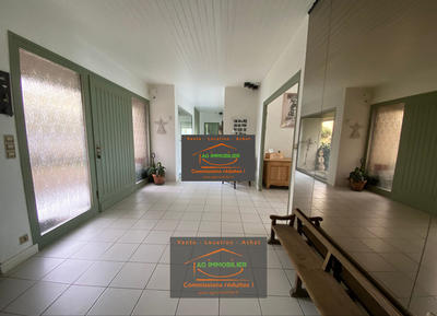 Maison - 341 m² - 9 pièces