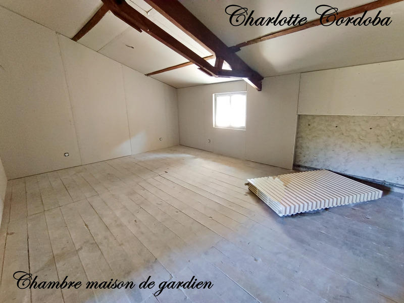 Maison - 478 m² - 16 pièces