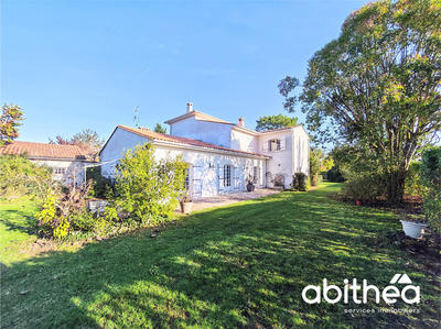 Maison - 250 m² - 11 pièces