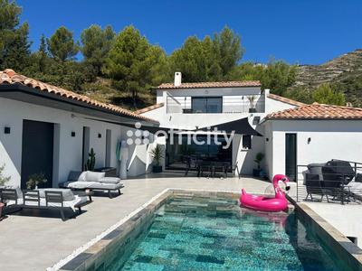 Maison - 200 m² - 7 pièces