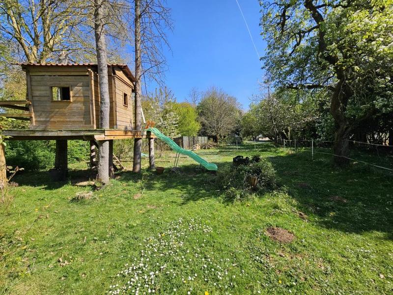 Maison - 243 m² - 9 pièces