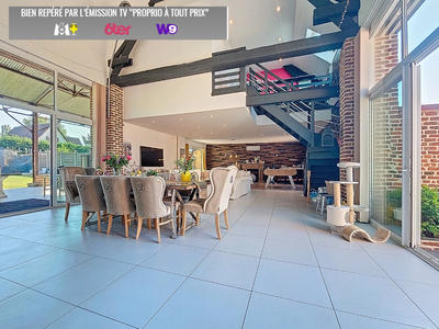 Maison - 250 m² - 9 pièces