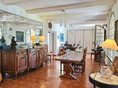 Maison - 236 m² - 7 pièces