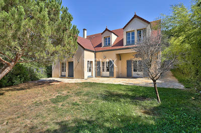 Maison - 240 m² - 8 pièces