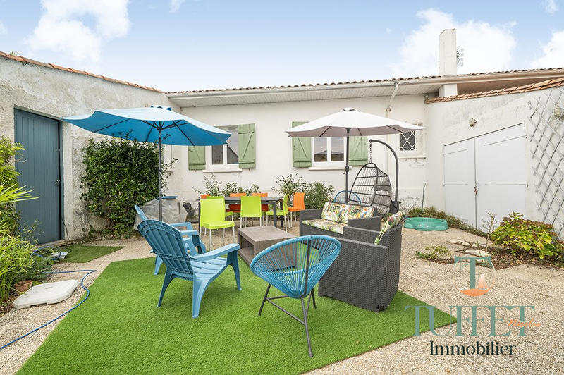 Maison - 220 m² - 9 pièces