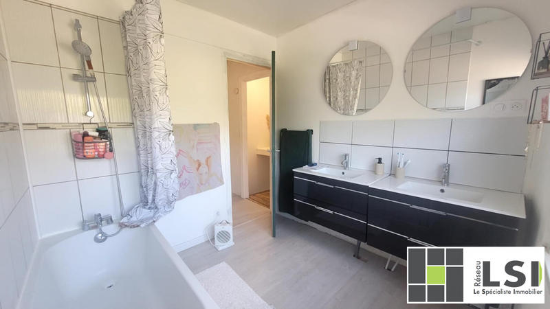 Maison - 97 m² - 7 pièces