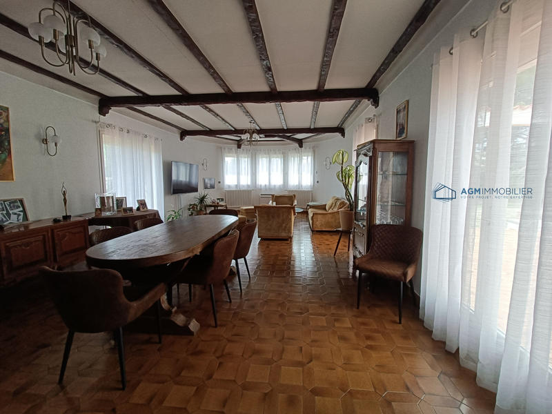 Propriété - 210 m² - 6 pièces