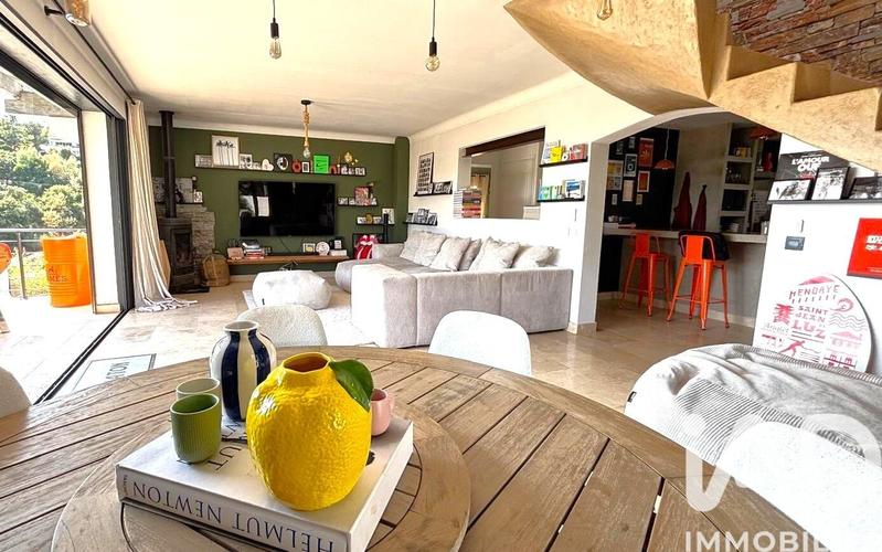 Maison - 205 m² - 7 pièces