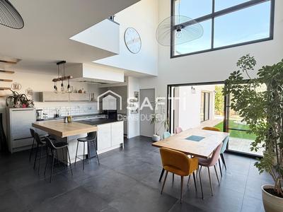 Maison - 163 m² - 5 pièces