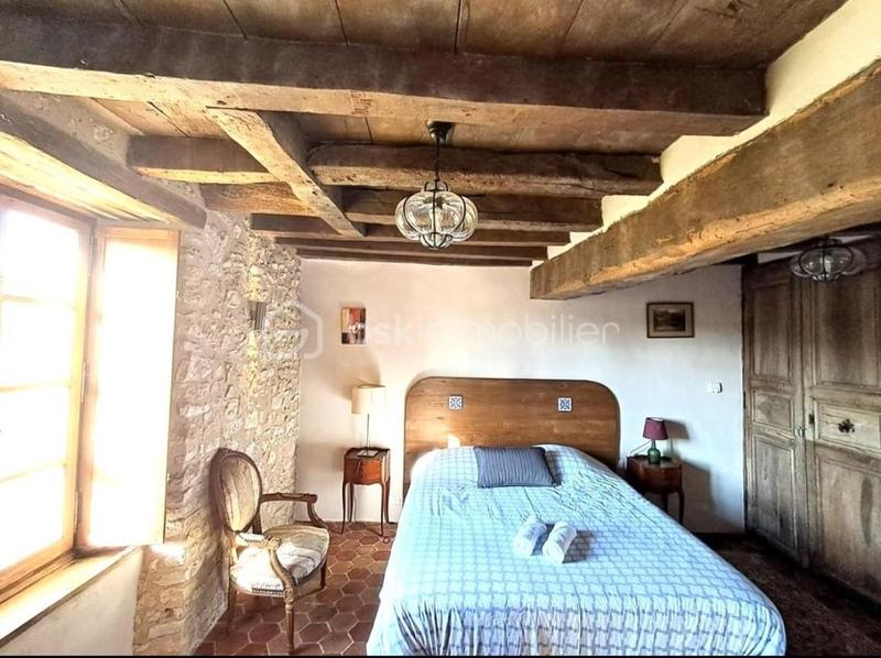 Maison - 240 m² - 9 pièces