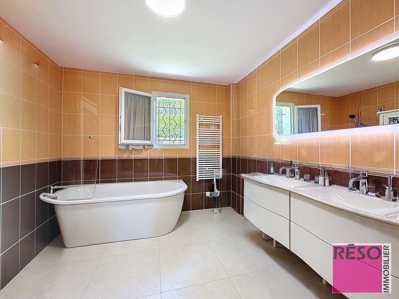 Maison - 140 m² - 5 pièces