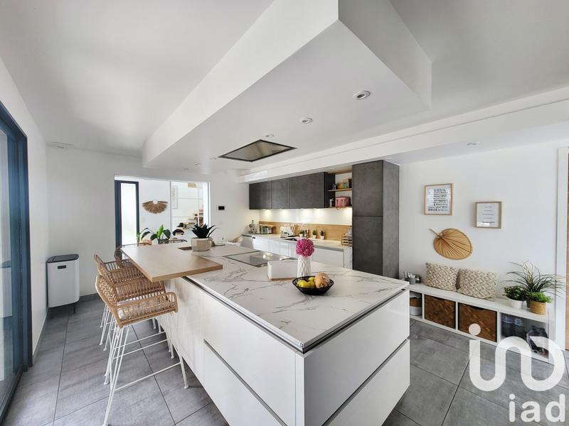 Maison - 265 m² - 9 pièces