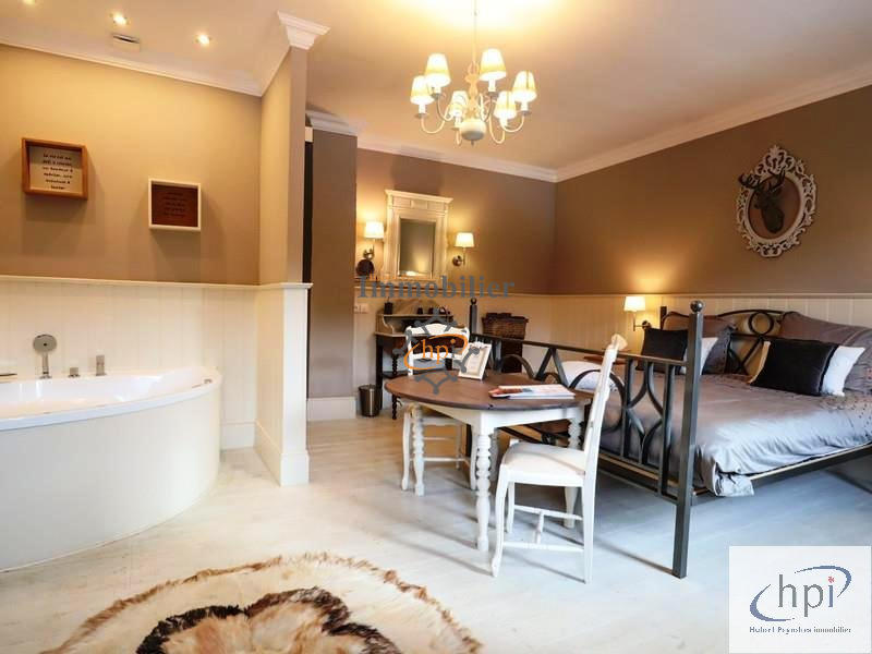 Maison - 328 m² - 12 pièces