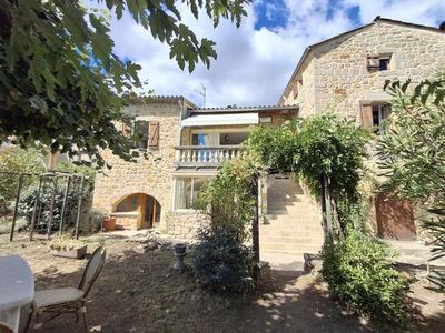 Maison - 215 m² - 9 pièces