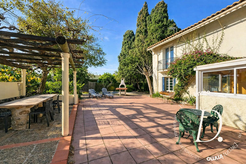 Mas - 405 m² - 17 pièces