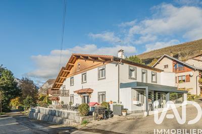 Maison - 234 m² - 5 pièces