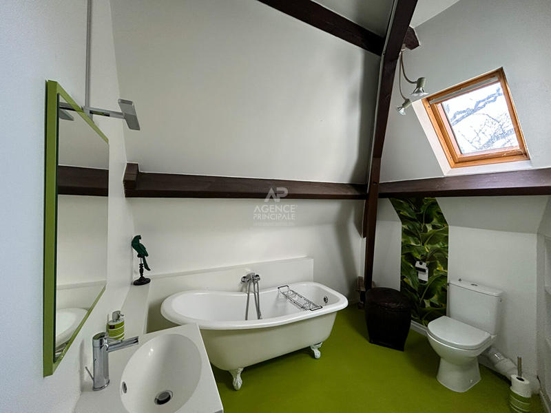 Maison - 215 m² - 9 pièces