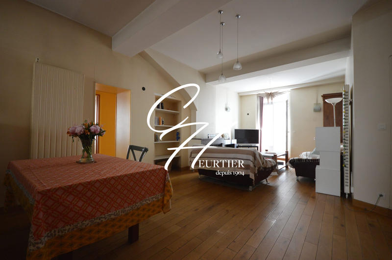 Appartement - 99 m² - 4 pièces