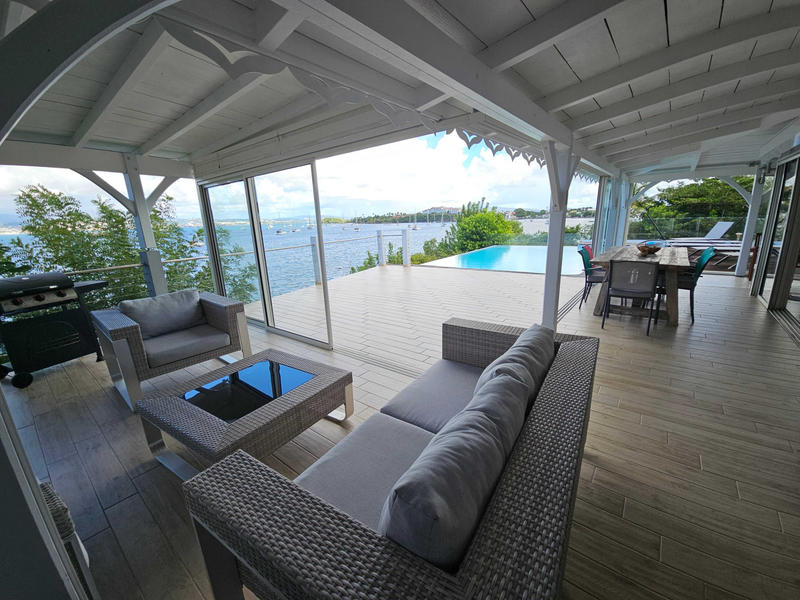 Maison - 225 m² - 8 pièces