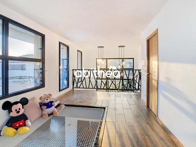 Maison - 281 m² - 11 pièces