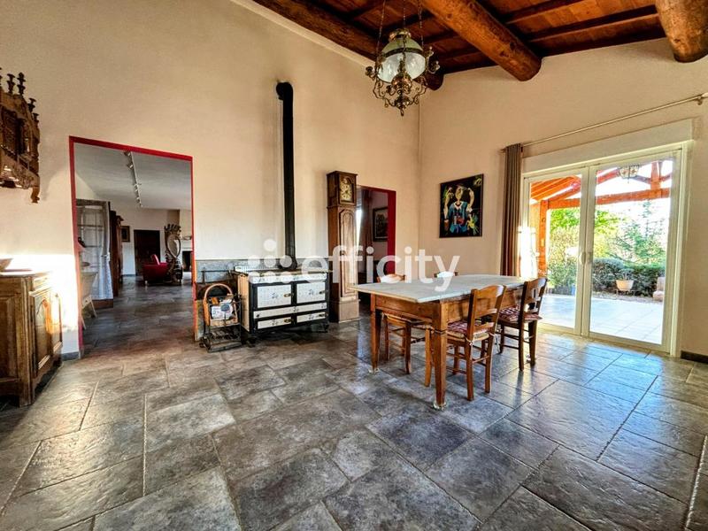 Maison - 256 m² - 8 pièces