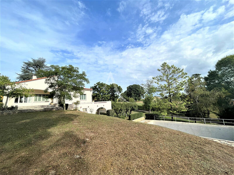 Maison - 200 m² - 9 pièces