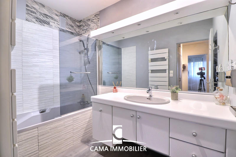 Appartement - 112 m² - 6 pièces