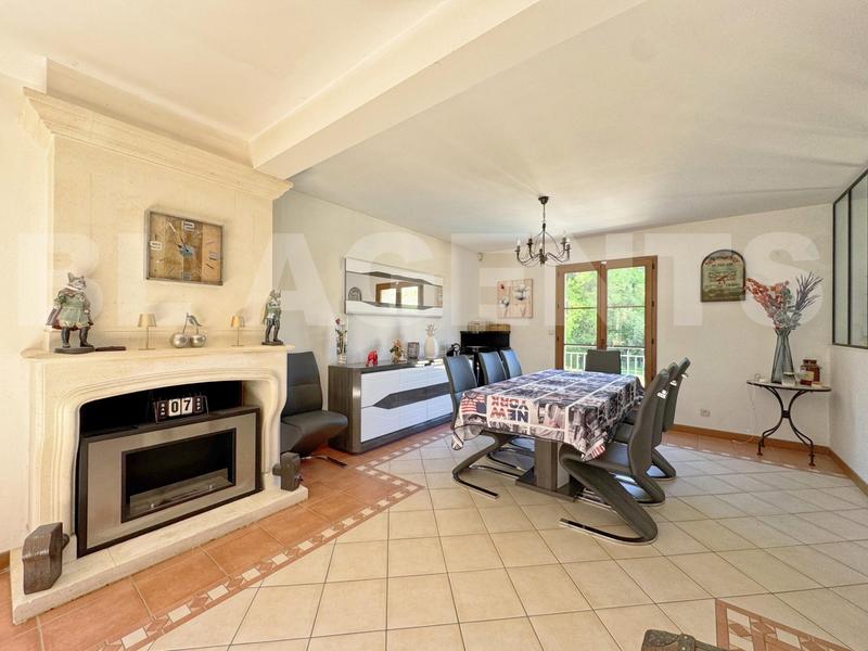 Maison - 243 m² - 8 pièces