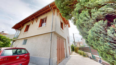 Maison - 299 m² - 8 pièces