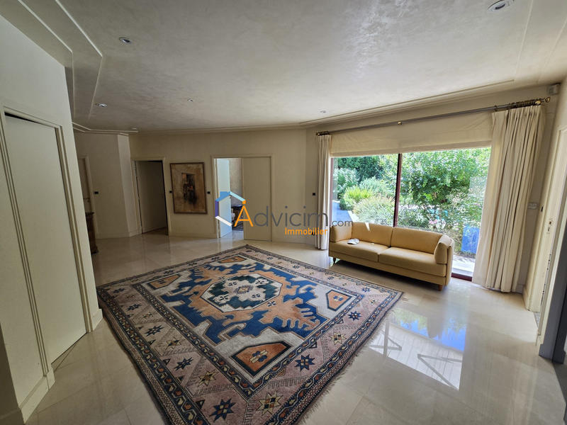 Villa - 260 m² - 6 pièces